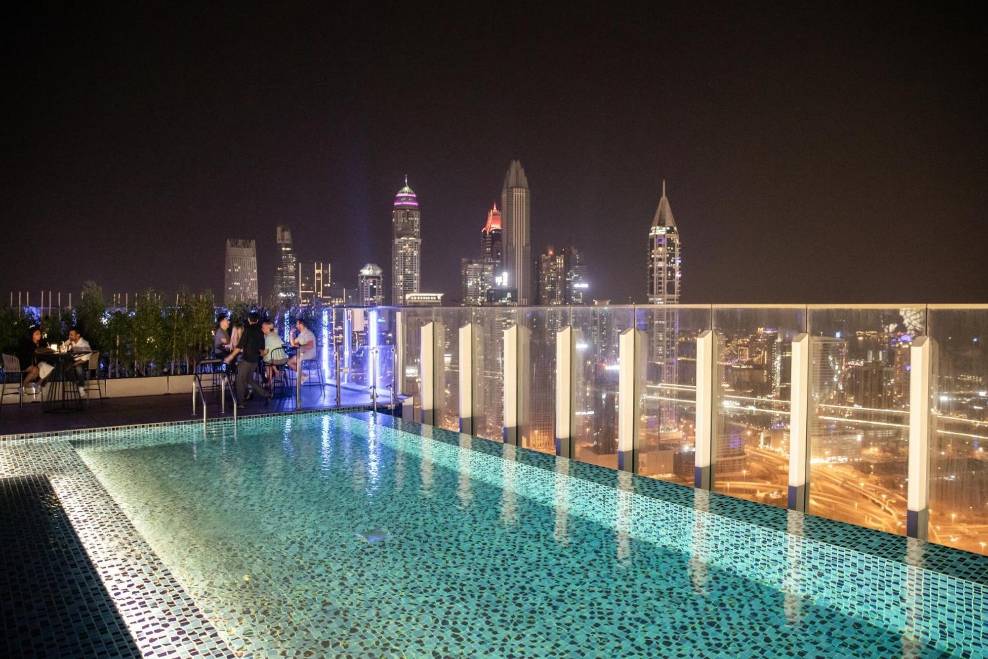 Taj Jumeirah Lakes Towers Дубай Экстерьер фото