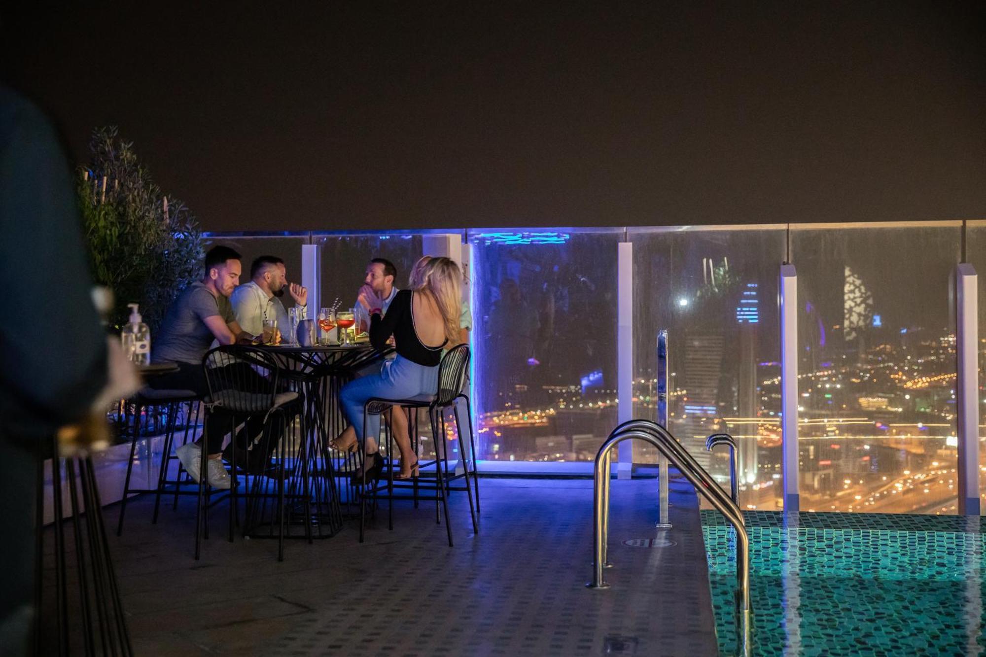 Taj Jumeirah Lakes Towers Дубай Экстерьер фото